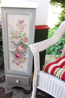 Ενημερωμένη μικρή ντουλάπα