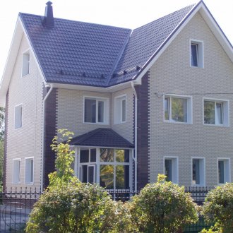 Μπροστινά πλαίσια κάτω από τούβλο τούβλο