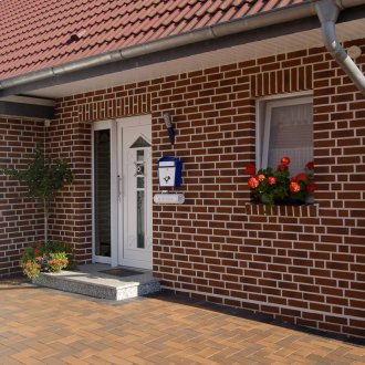 Μπροστινά θερμοπύλες κάτω από ένα τούβλο