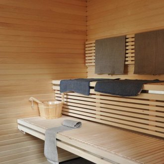 Ράφια από λεύκα στο μπάνιο