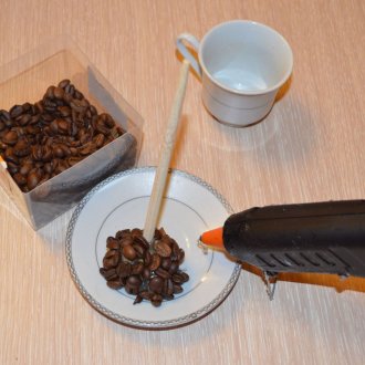 Κάνοντας χειροτεχνίες καφέ