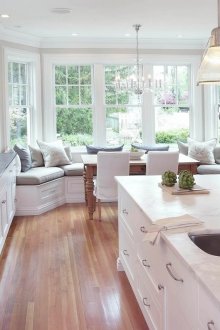 Πανοραμικό παράθυρο κόλπων στο εσωτερικό της κουζίνας