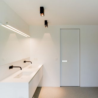 Μινιμαλιστική πόρτα με ενσωματωμένη πρίζα