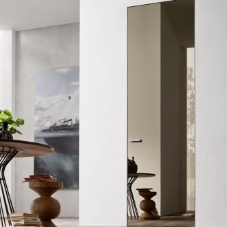 Κρυμμένη πόρτα με καθρέφτη