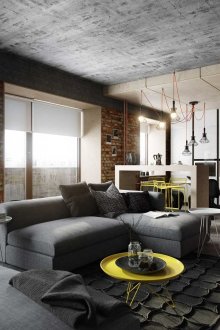 Καθιστικό με κίτρινες και κόκκινες σοφίτες