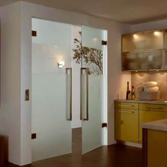 Διπλή γυάλινη πόρτα