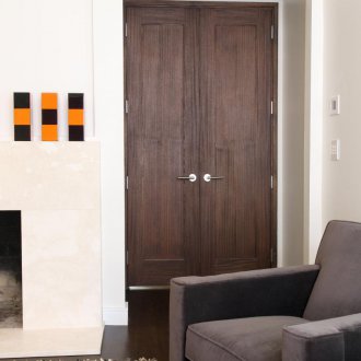 Ξύλινη πόρτα καρυδιού