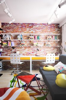 Κομψό και φωτεινό δωμάτιο για παιδιά στο σαλόνι.