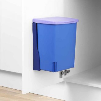 Κάδος απορριμμάτων στην πόρτα