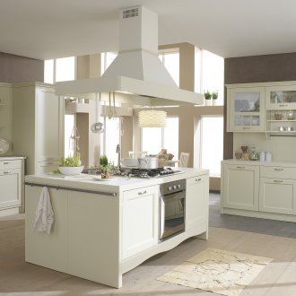 Κουζίνα με ένα νησί σε συγκρατημένο κλασικό στιλ