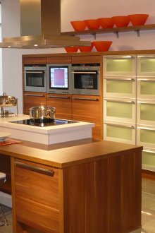 Κουζίνα με ξύλινο νησί