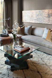 Φως χαλί με γεωμετρικά σχέδια σε μαύρο και καφέ εσωτερικό