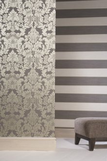 Μοντέρνα και ριγέ ταπετσαρία στο εσωτερικό