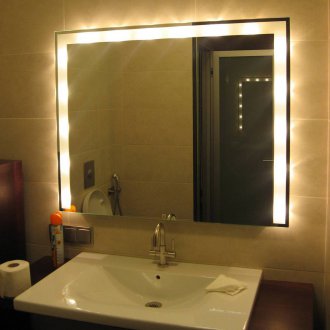 Φωτιζόμενο καθρέφτη μπάνιου