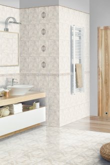 Πλακάκια, παρκέ και ξύλινη πόρτα