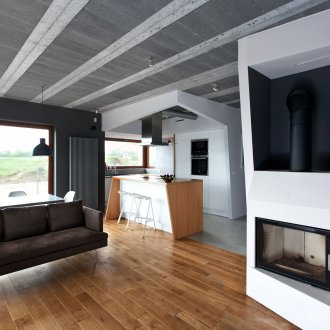 Laminate και πλακάκια περιοχή το σαλόνι και κουζίνα καλά