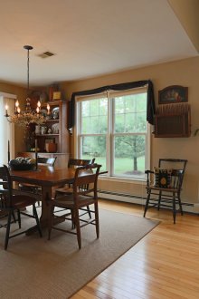 Laminate και χαλί στο σαλόνι-κουζίνα