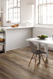 Laminate σε ξύλο σε σκανδιναβική κουζίνα