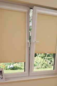 Μπεζ ρολά στην κουζίνα