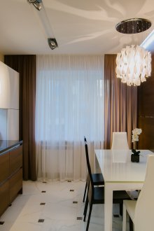 Μινιμαλιστική ίσια καφέ λευκή τούλι κουρτίνες για την κουζίνα