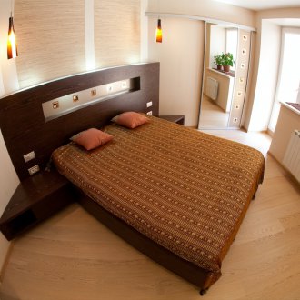 Κρεβάτι με γωνιακό κεφαλάρι