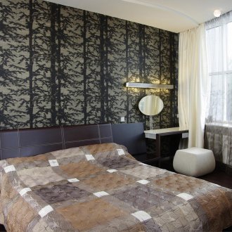 Επισημάνετε έναν τοίχο χρησιμοποιώντας σκοτεινή ταπετσαρία