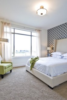 Ταπετσαρία και βαφή στο εσωτερικό του υπνοδωματίου