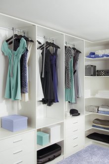 Όμορφη λευκή ντουλάπα