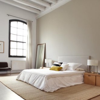 Μεγάλα παράθυρα στην κρεβατοκάμαρα