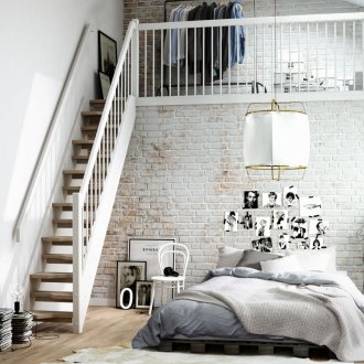 Κρεβάτι παλέτας στην κρεβατοκάμαρα