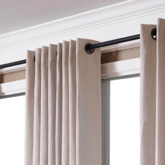 Λακαρισμένη ράβδος κουρτίνας