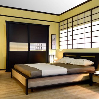 Στήθος χρωμάτων βέγγας στην κρεβατοκάμαρα