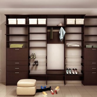 Μεγάλο γκαρνταρόμπα με άνετη οργάνωση