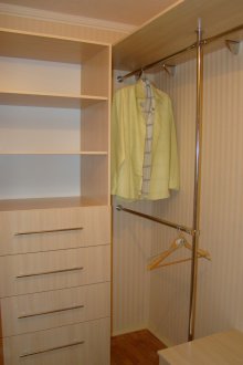 Μικρή φωτεινή ντουλάπα