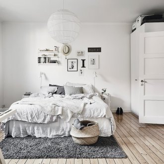 Μονόχρωμη σκανδιναβική κρεβατοκάμαρα