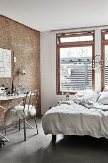 Κορκ ταπετσαρία στο σκανδιναβικό υπνοδωμάτιο