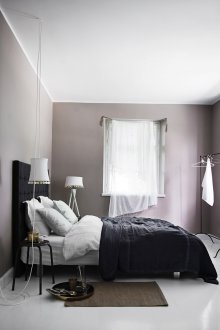 Γκρίζο σκανδιναβικό υπνοδωμάτιο