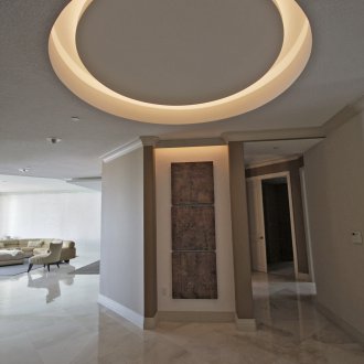 Στρογγυλή οροφή με φωτισμό