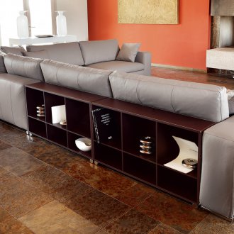 Καναπές με ράφια στο πίσω μέρος