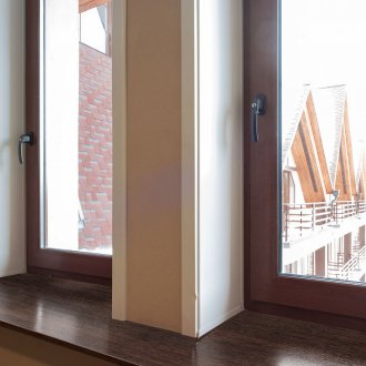 Πλαστικό περβάζι παραθύρου με ταινία