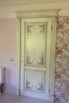 Πόρτα Προβηγκίας με λουλούδια