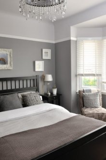 Γκρίζο υπνοδωμάτιο με έπιπλα wenge