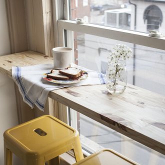 Τραπέζι κουζίνας-περβάζι