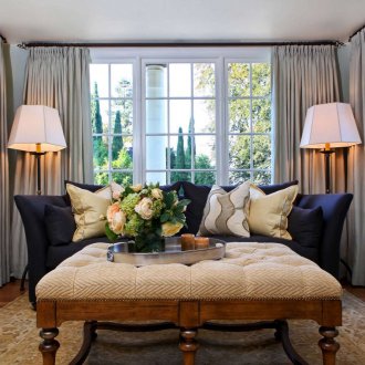 Οθωμανικός καναπές στο σαλόνι