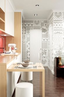 Εκτυπωμένη ταπετσαρία στην τραπεζαρία και την κουζίνα