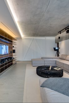 Γκρι σοφίτα οροφής