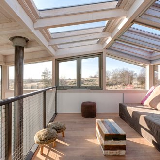 Γυάλινη οροφή με σοφίτα