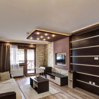 Καφέ κουρτίνες στο σαλόνι