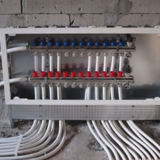 Διακοσμητικό ντουλάπι στο μπάνιο