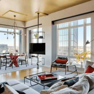 Μπεζ ανώτατο όριο στο διαμέρισμα